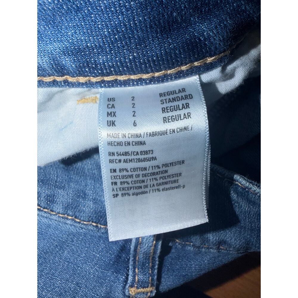 American Eagle women’s distressed tomgirl blue jeans - Picture 12 of 16